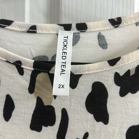 Tickled Teal animal print top! - Picture 2 of 2